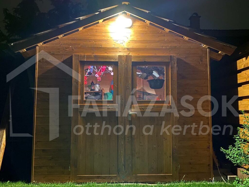 Elektromos kiállás a kerti faházhoz – apróság, ami óriási kényelmet ad